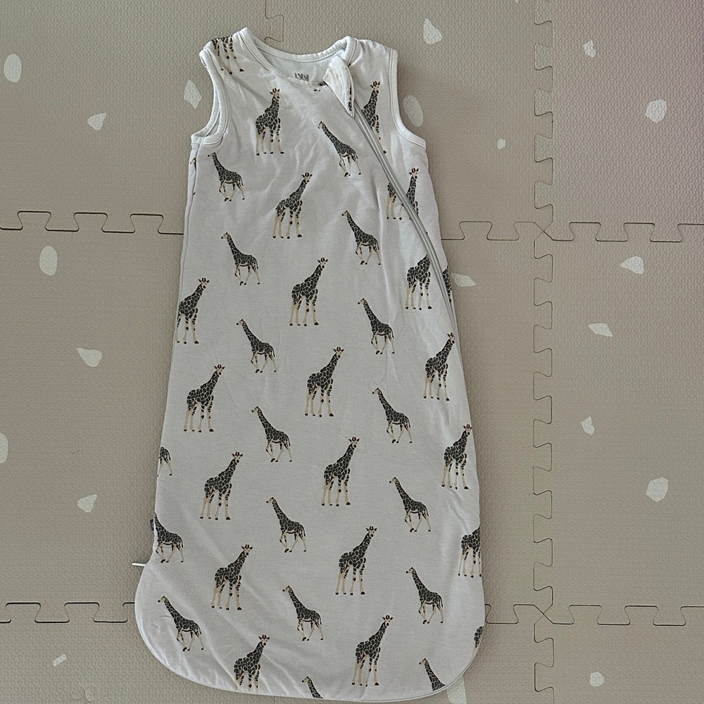 Kyte BABY White Giraffe Print Sleeveless Sleep Sack